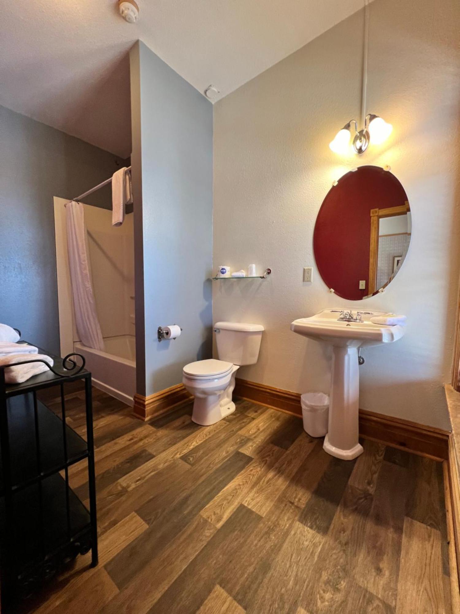 Hotel St Nicholas كريبل كريك المظهر الخارجي الصورة