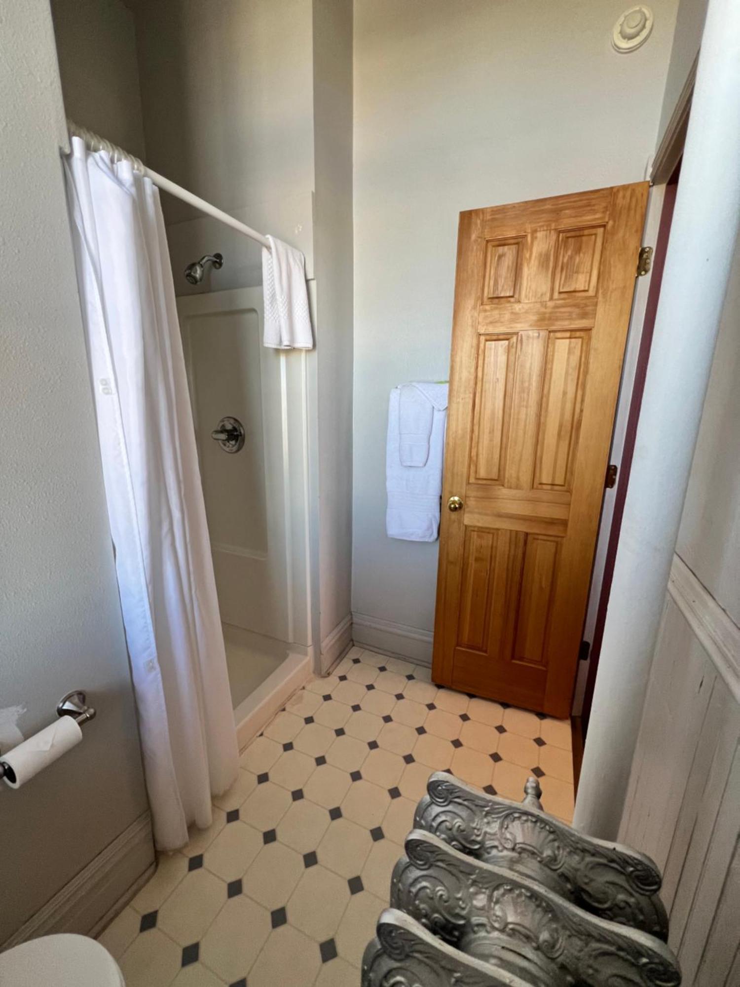 Hotel St Nicholas كريبل كريك المظهر الخارجي الصورة