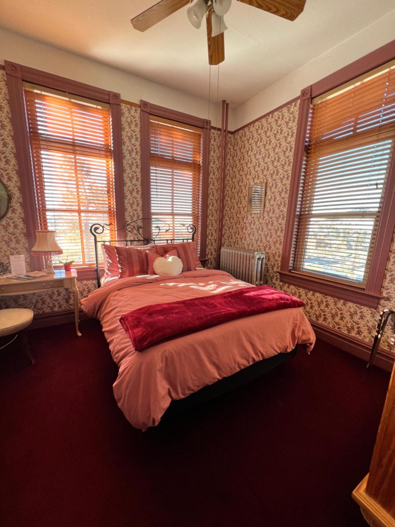 Hotel St Nicholas كريبل كريك المظهر الخارجي الصورة
