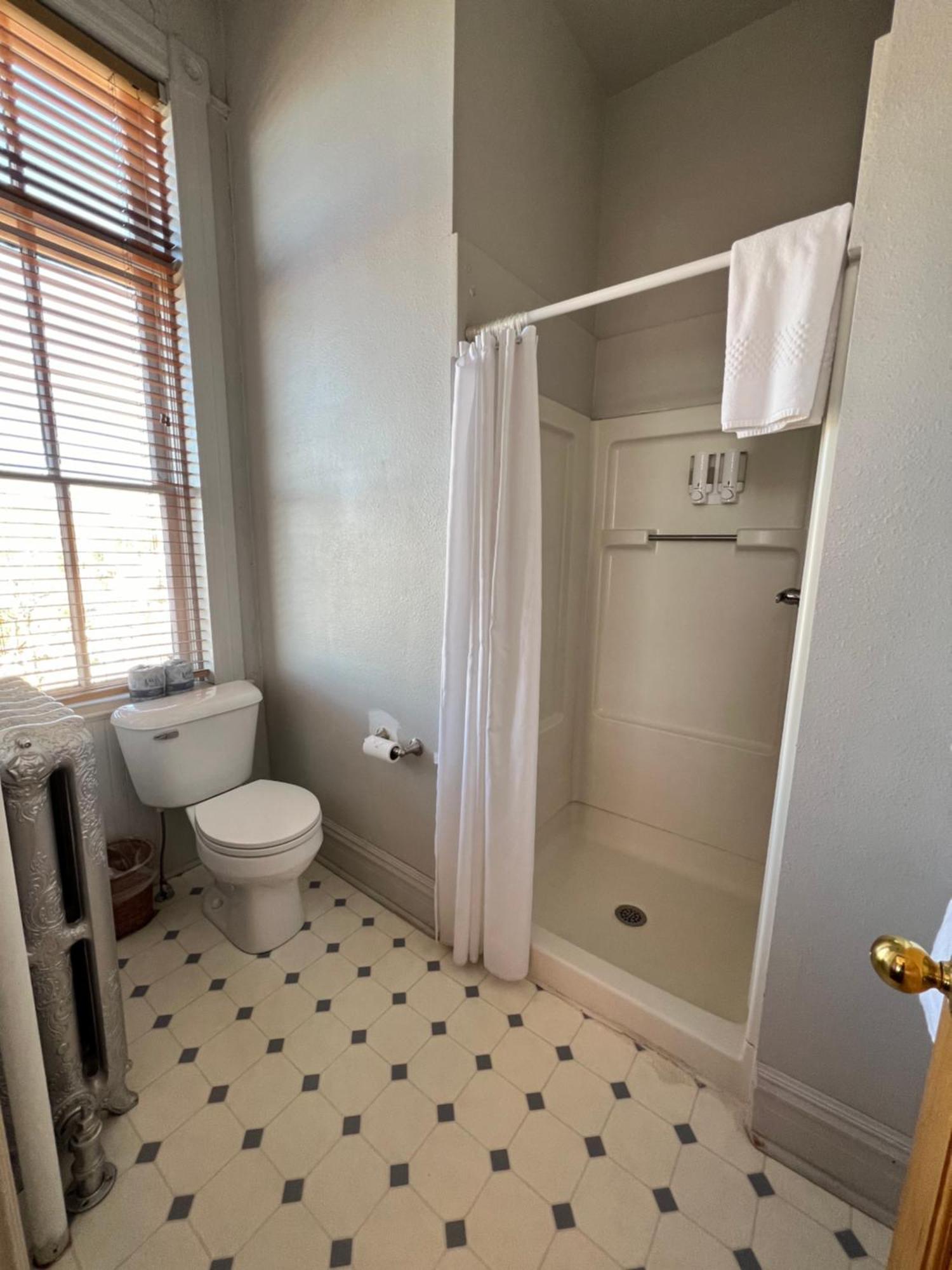 Hotel St Nicholas كريبل كريك المظهر الخارجي الصورة